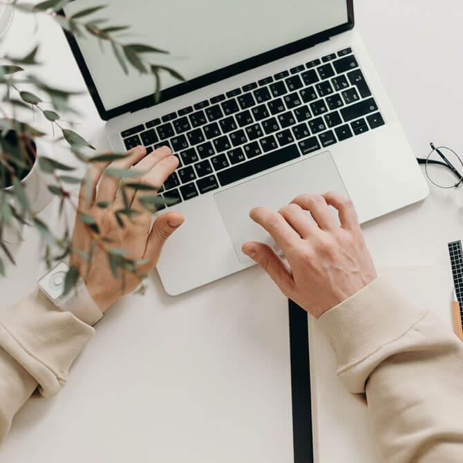 bg 04 free img - Julio Escobar Hornung